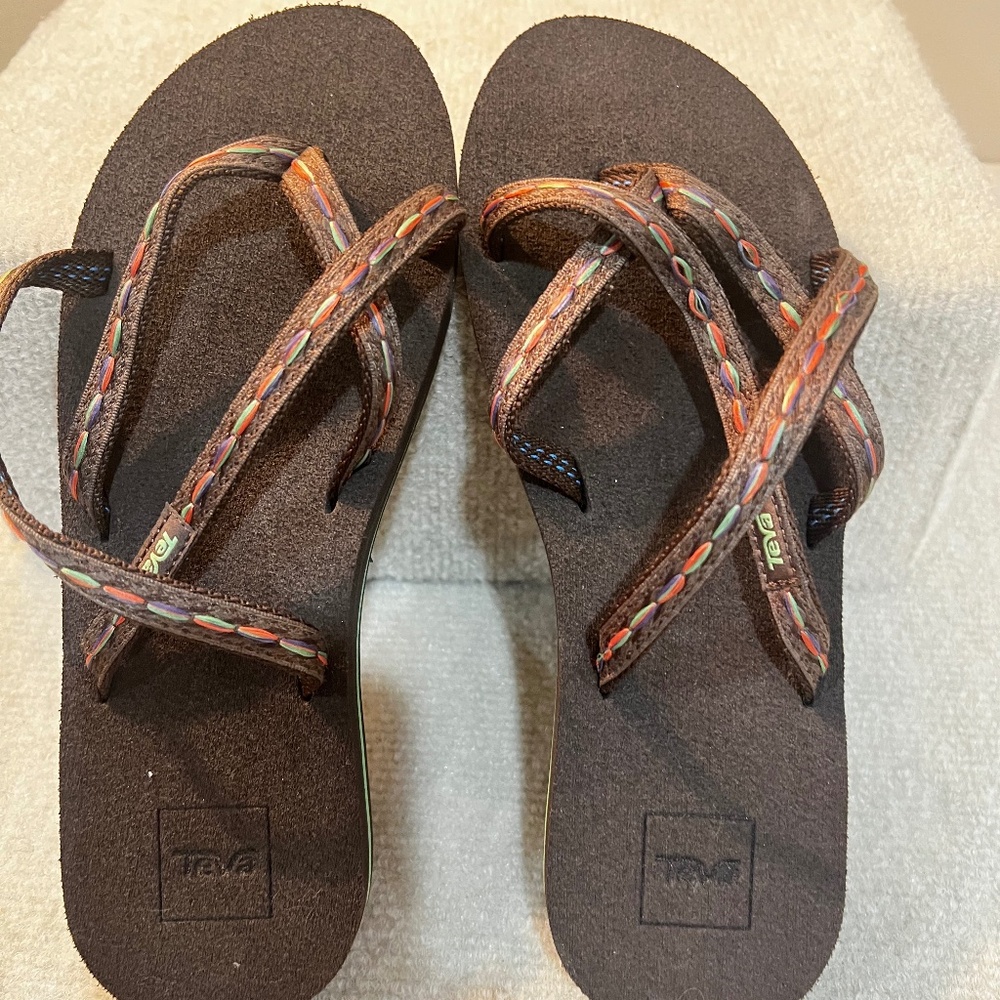 Womens Teva flip flops size 8